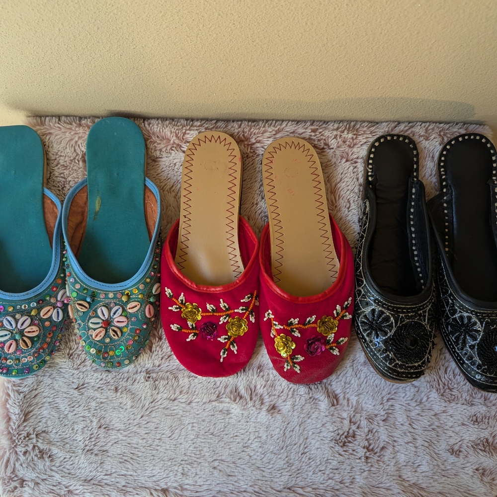 Embroidered Women's Slip-On Shoes - Red, Blue, Black